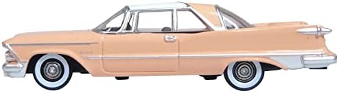 1959 Chrysler Imperial Crown hotel е 2-местен Хардтоп персийския Розов цвят, с бял покрив в мащаб 1/87 (HO) Монолитен под натиска на модел на превозното средство Oxford Diecast 87IC59001